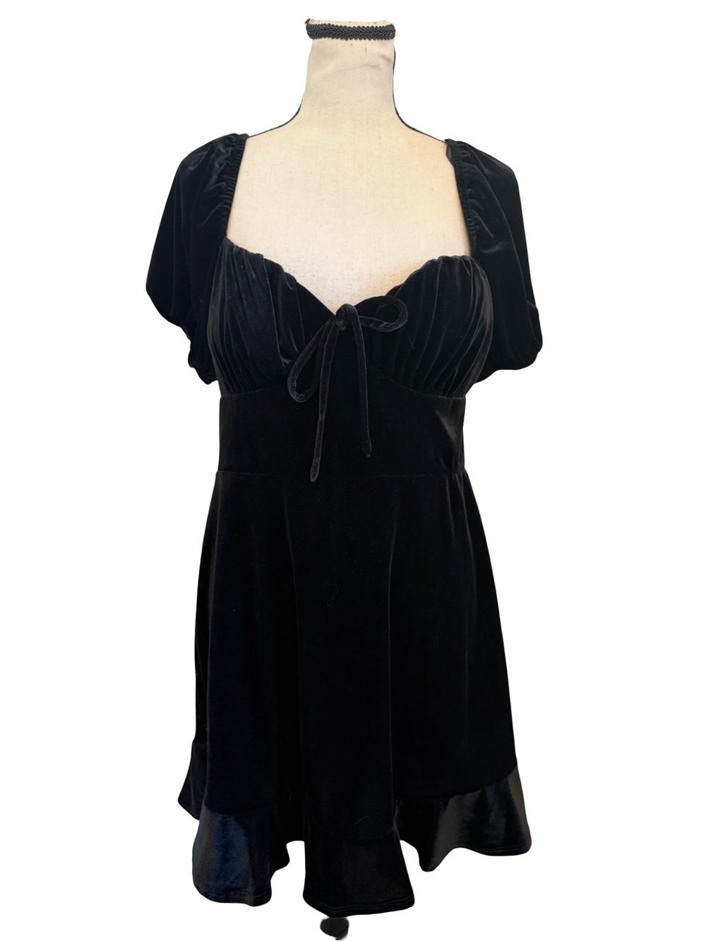 B. Darlin NWT Black Velvet Babydoll Dress Puff Sleeve Bow Mini Size 11/12